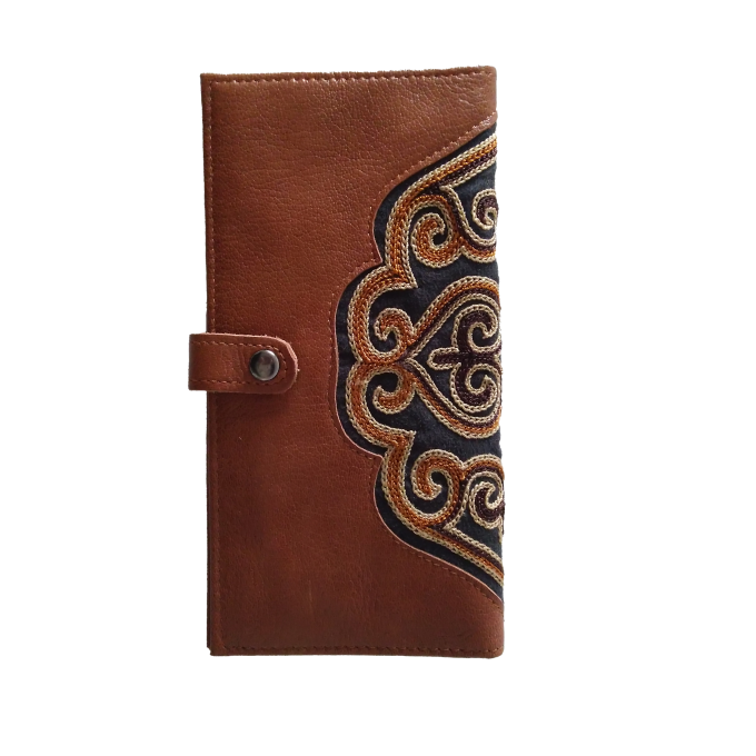 Roza marron et sa broderie fermé